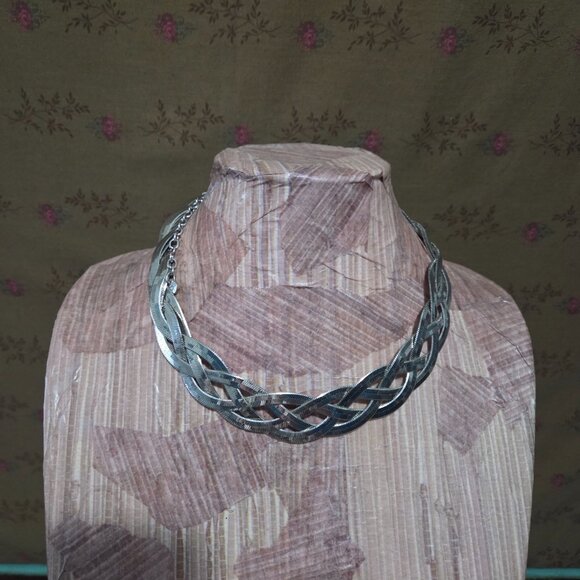 VTG 80s Braided Herringbone Liquid Silver Tone Choker Necklace - Picture 3 of 8